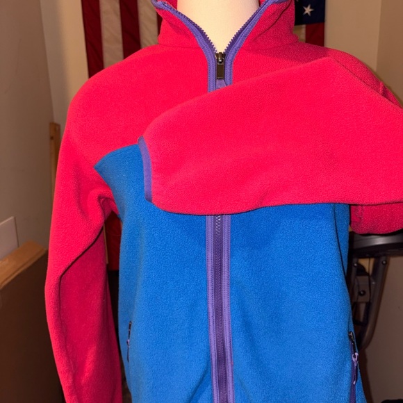 Patagonia Women’s Colorblock Fleece Jacket in Pink & Blue - Picture 4 of 8
